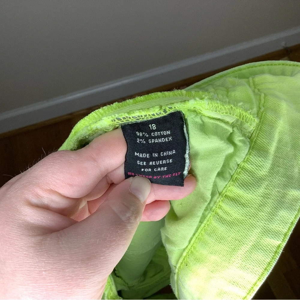 < Torrid Neon Yellow Cut Off Jean Shorts Size 18 > - Picture 6 of 6